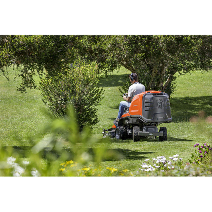HUSQVARNA RC 320Ts AWD Frontmäher inkl. Mähdeck Combi 112cm